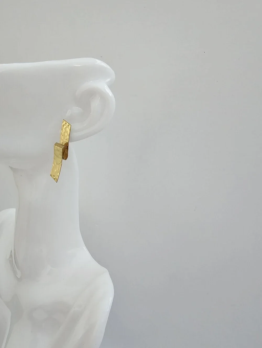 Vintage Modernist Hammered Gold-Tone Ribbon Stud Earrings – Folded Geometric